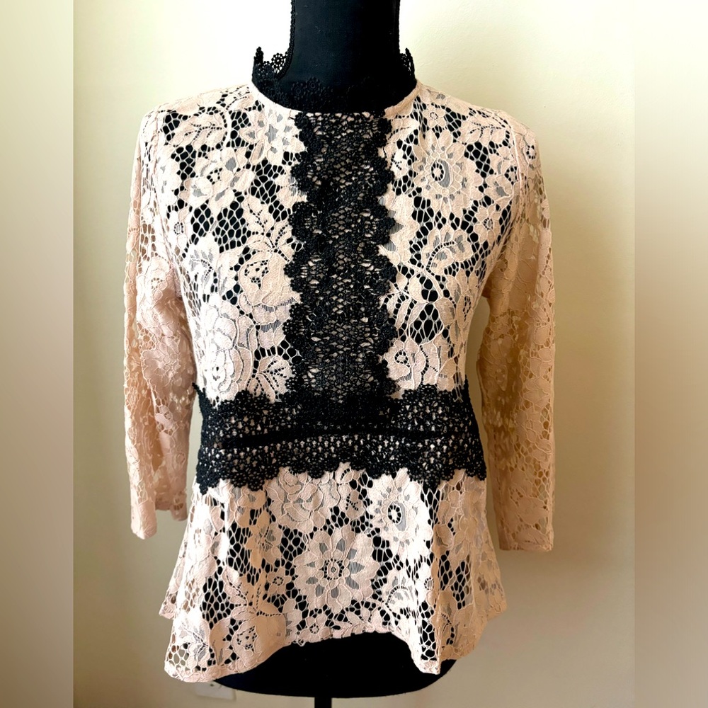 Zara- Cream and Black Laced 3/4 Sleeves Top-Size-M No Lining-Great Pre-Owned.